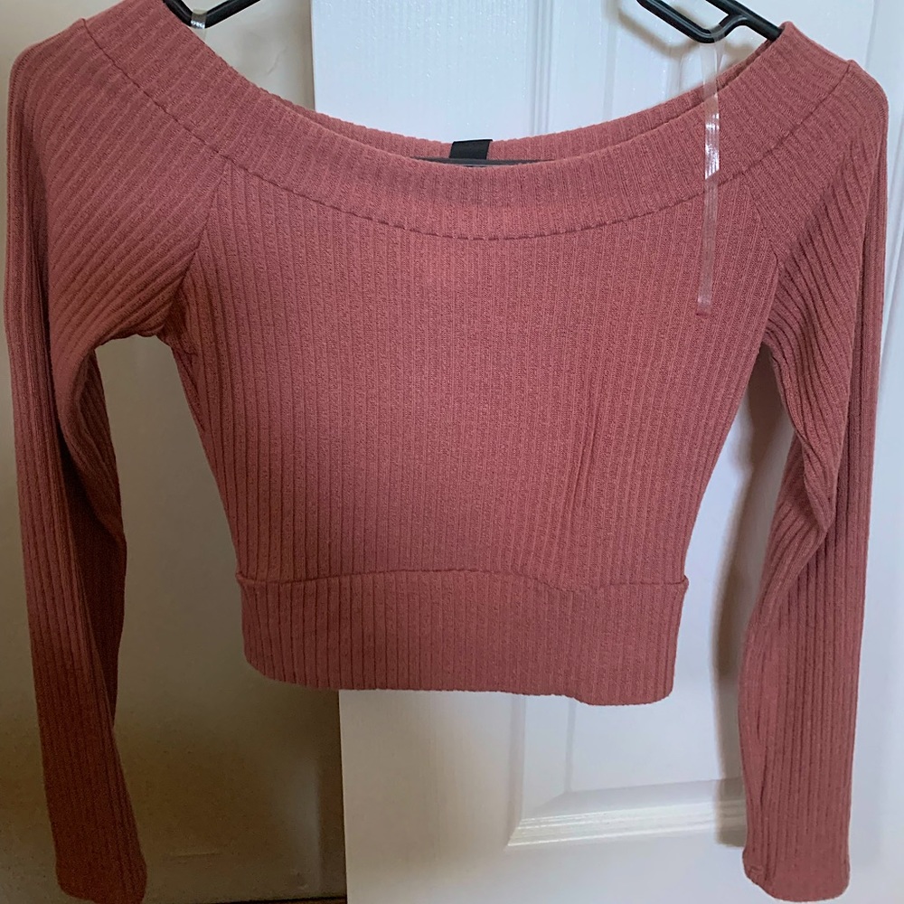 Pink long sleeve cropped top